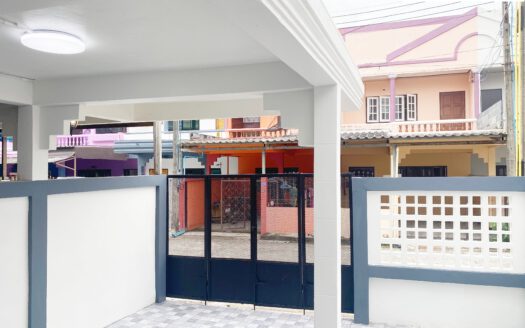 ทาวเฮ้าส์ 2 ชั้น ตกแต่งสวยพร้อมอยู่ ใกล้สี่แยกเกาะกลอย ใจกลางระยอง