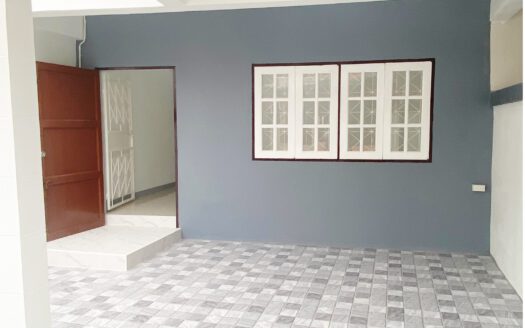 ทาวเฮ้าส์ 2 ชั้น ตกแต่งสวยพร้อมอยู่ ใกล้สี่แยกเกาะกลอย ใจกลางระยอง